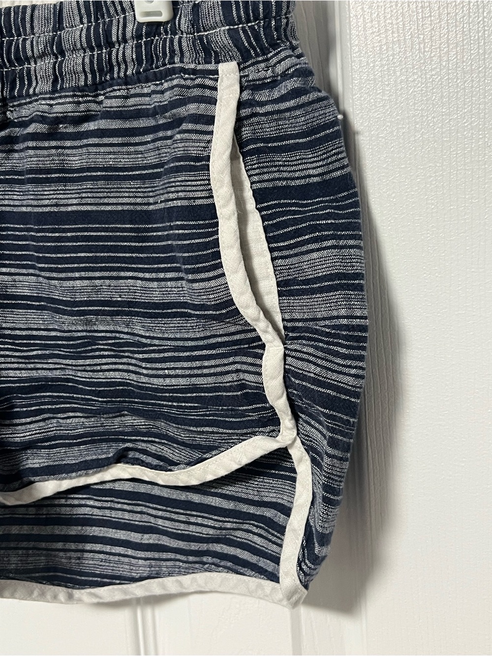 Athleta Retreat Linen Shorts Blue Stripe Drawstring Size 4 - Picture 4 of 6